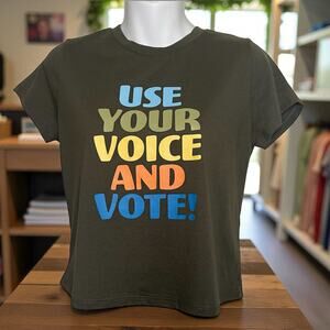 True Craft Vote Graphic T-Shirt Green Crew Neck Short Sleeve NWT Size L